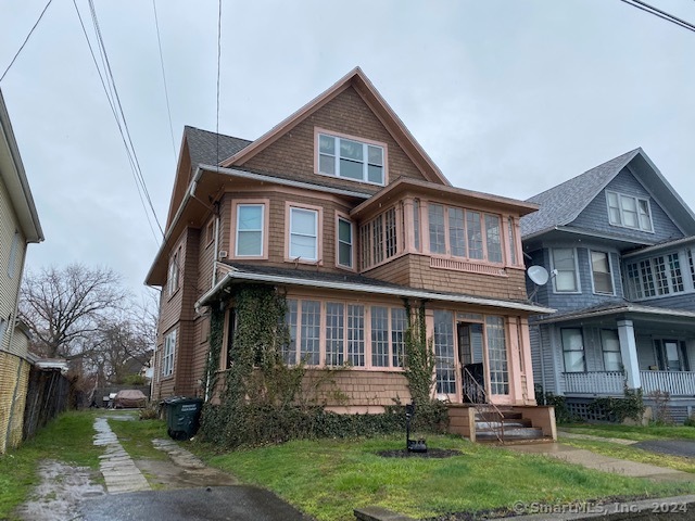 Property for Sale at 376 Seaview Avenue, Bridgeport, Connecticut - Bedrooms: 6 
Bathrooms: 2 
Rooms: 14  - $349,900