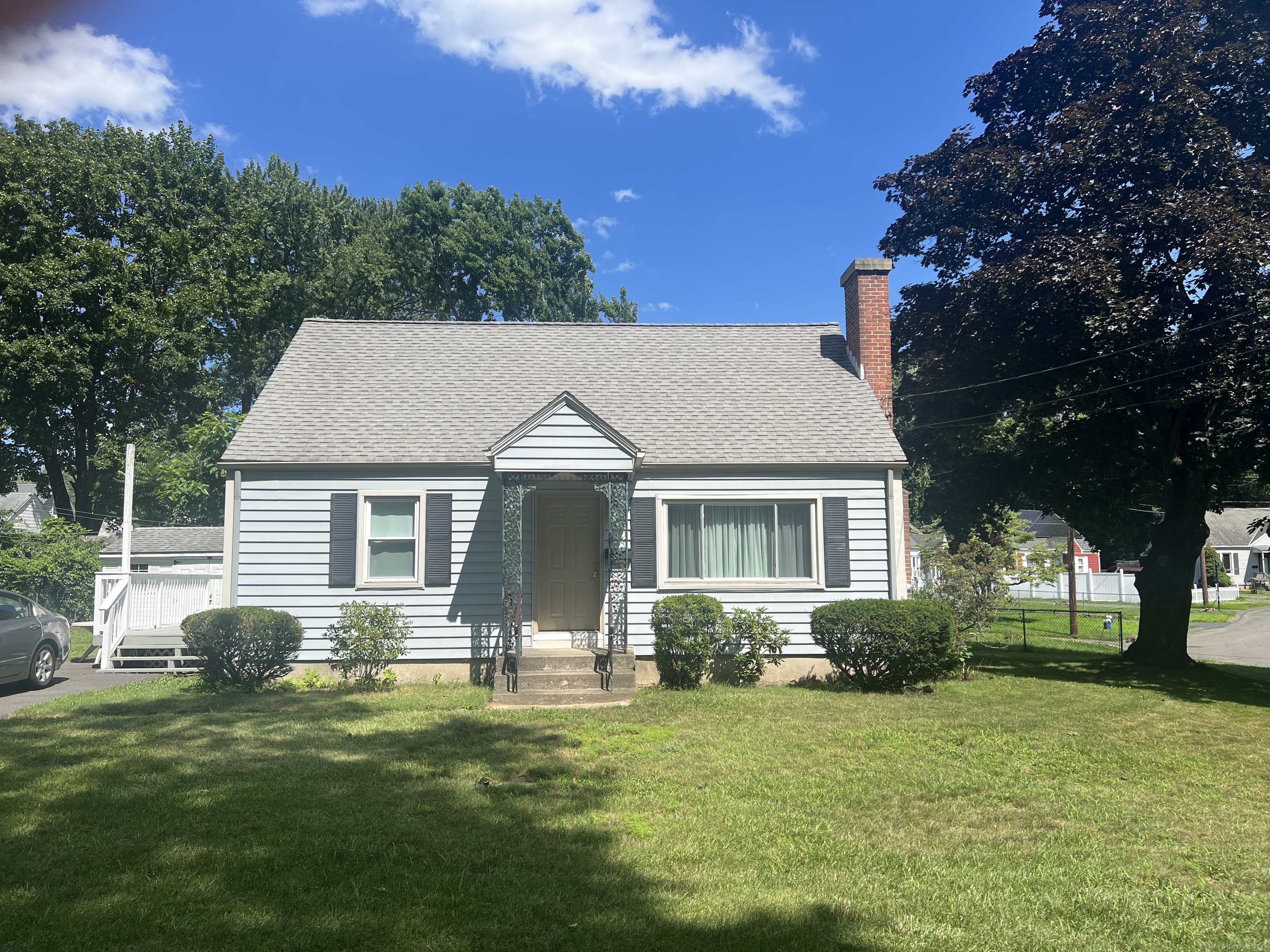 202 Abbotsford Avenue, West Hartford, Connecticut - 4 Bedrooms  
2 Bathrooms  
7 Rooms - 