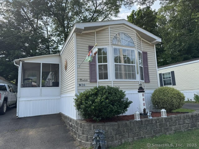 Kelly Road Trlr M28, Vernon, Connecticut - 2 Bedrooms  
1 Bathrooms  
2 Rooms - 