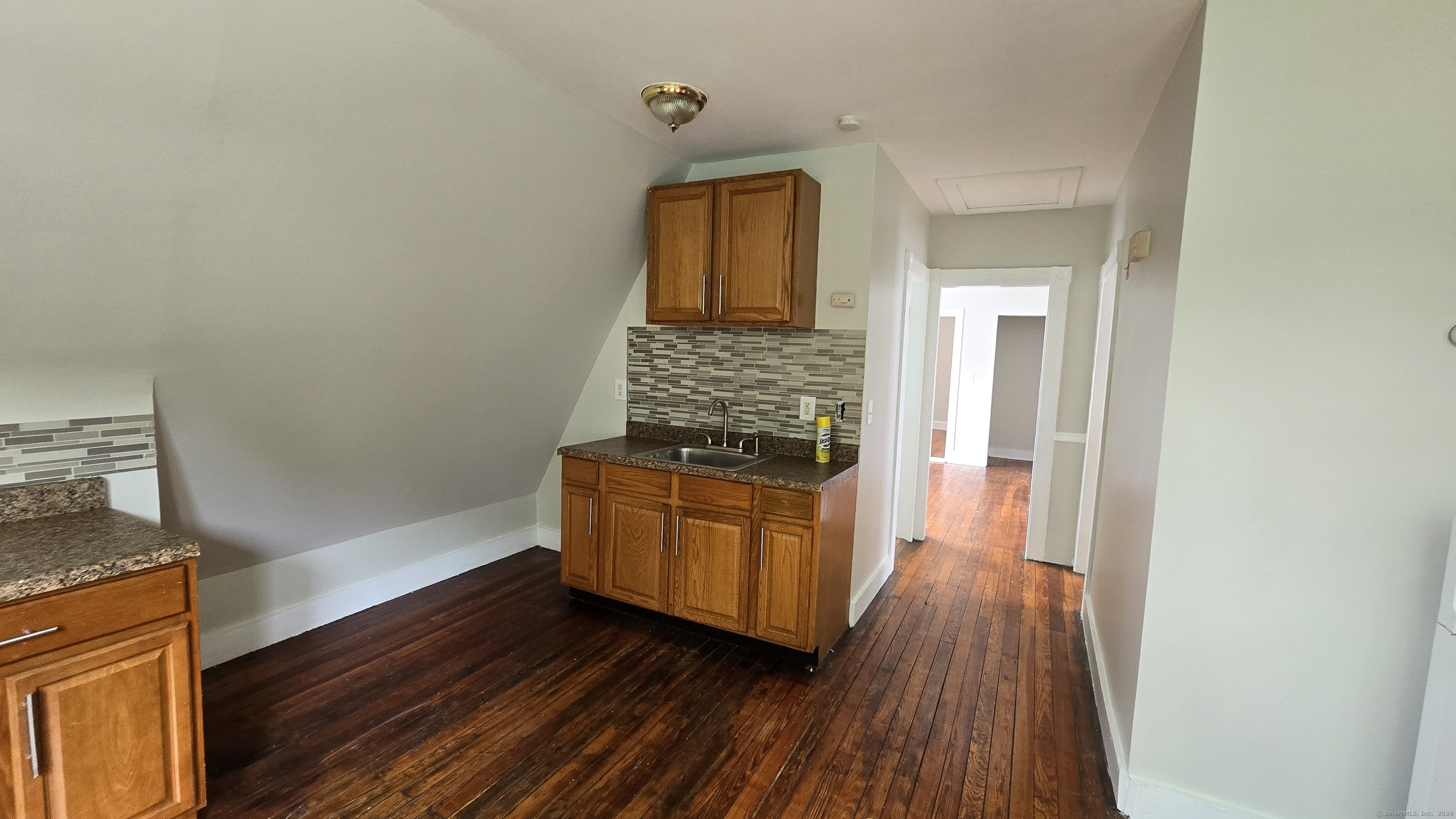 Rental Property at 111 Smith Street 3, Bridgeport, Connecticut - Bedrooms: 3 
Bathrooms: 1 
Rooms: 5  - $1,975 MO.