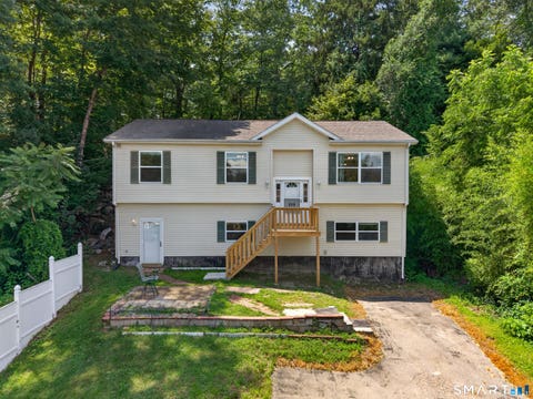 Homes For Sale - 229 Palmer St Extension<br/> Norwich, CT 06360