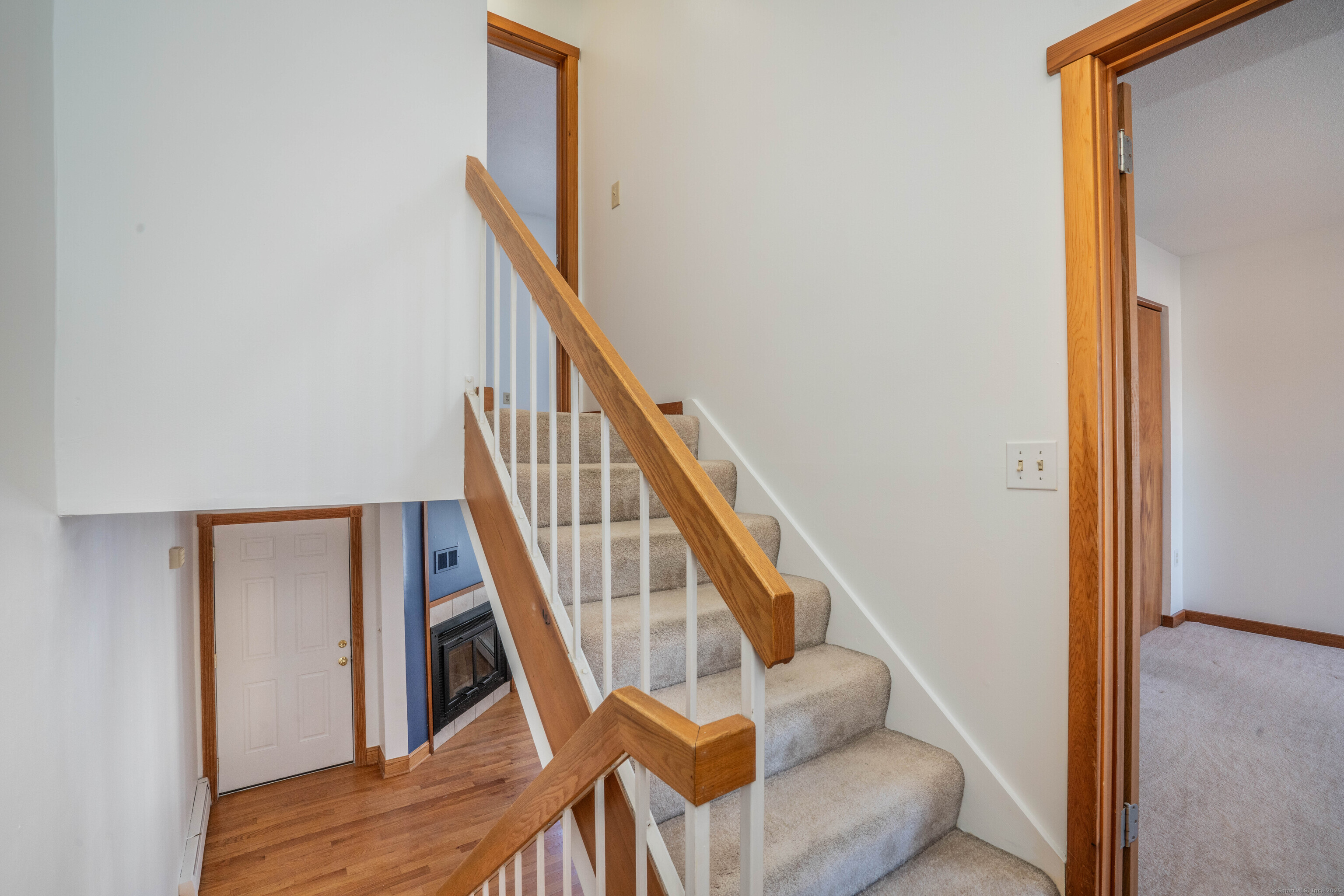 Vernon, Connecticut 06066, United States, 2 Bedrooms Bedrooms, ,2 BathroomsBathrooms,Residential,Pending,80200