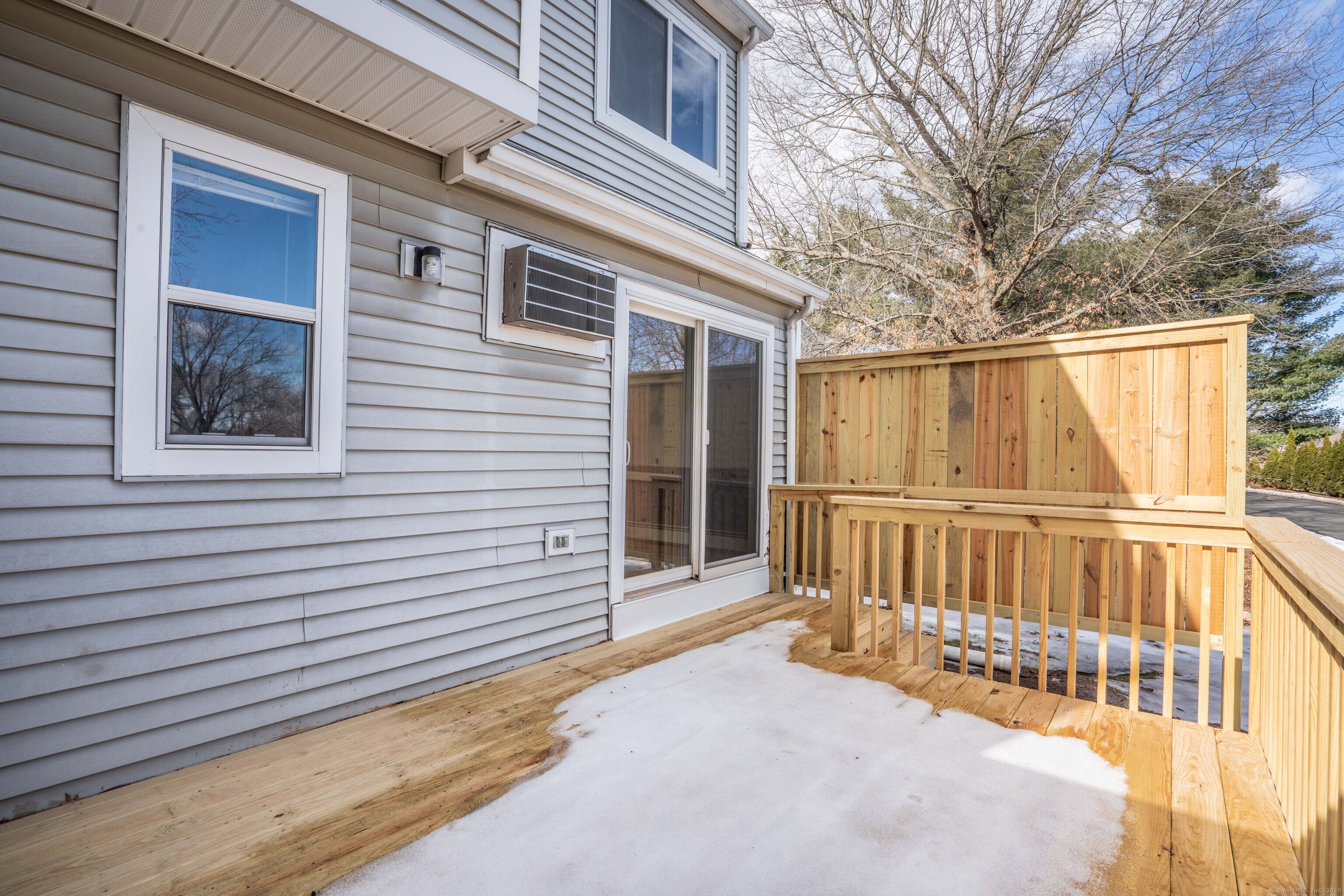 Vernon, Connecticut 06066, United States, 2 Bedrooms Bedrooms, ,2 BathroomsBathrooms,Residential,Pending,80200