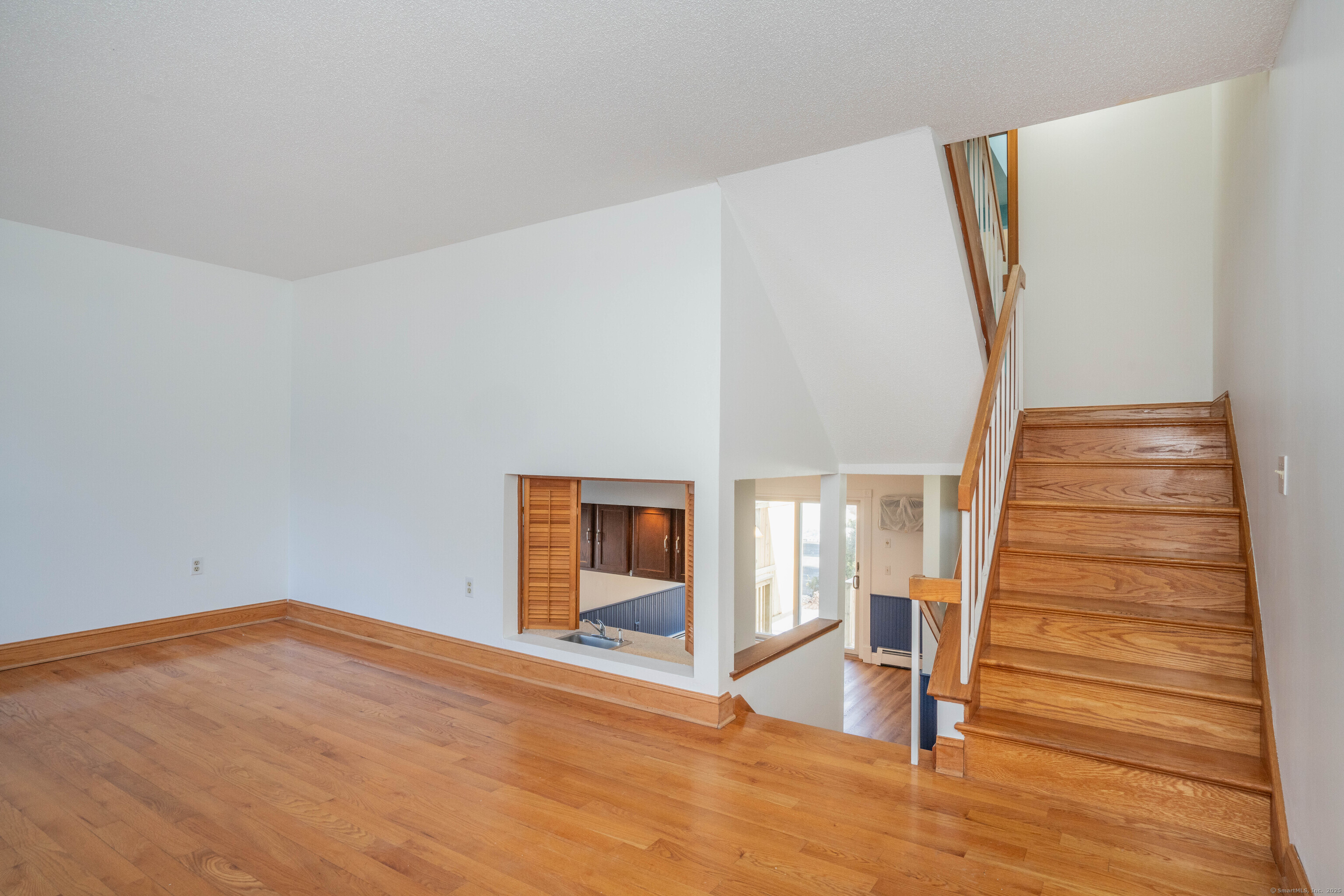 Vernon, Connecticut 06066, United States, 2 Bedrooms Bedrooms, ,2 BathroomsBathrooms,Residential,Pending,80200