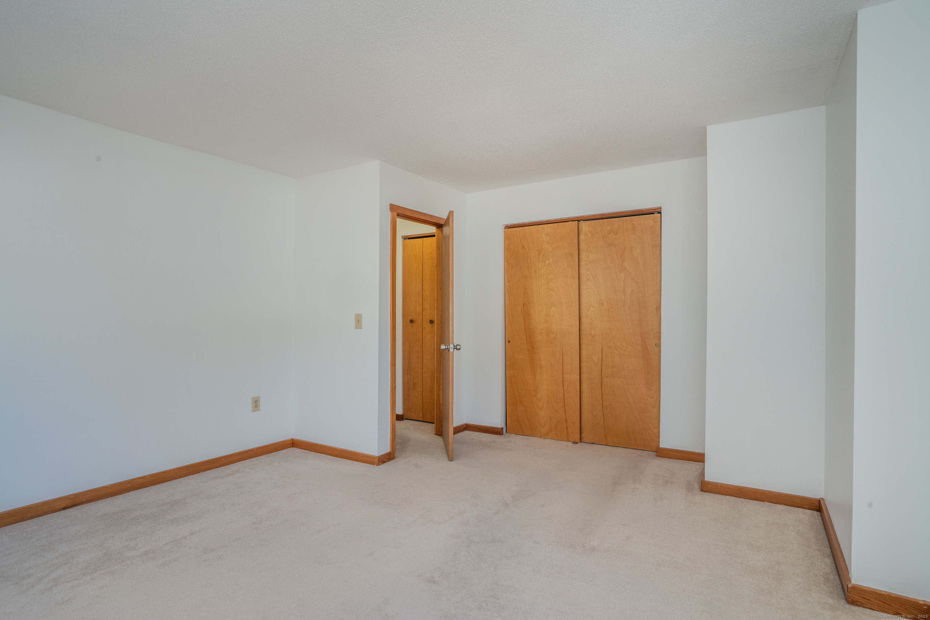 Vernon, Connecticut 06066, United States, 2 Bedrooms Bedrooms, ,2 BathroomsBathrooms,Residential,Pending,80200