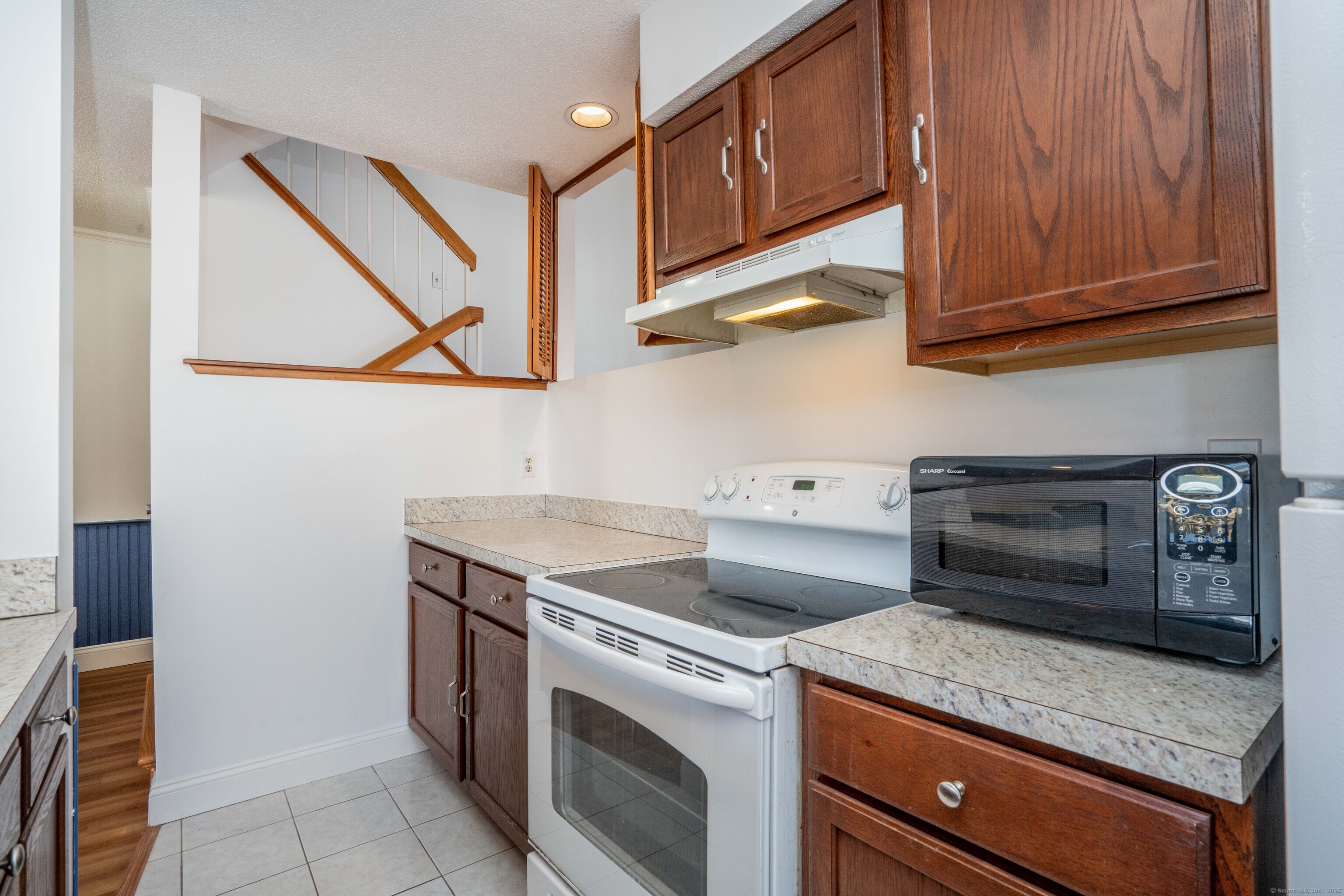 Vernon, Connecticut 06066, United States, 2 Bedrooms Bedrooms, ,2 BathroomsBathrooms,Residential,Pending,80200