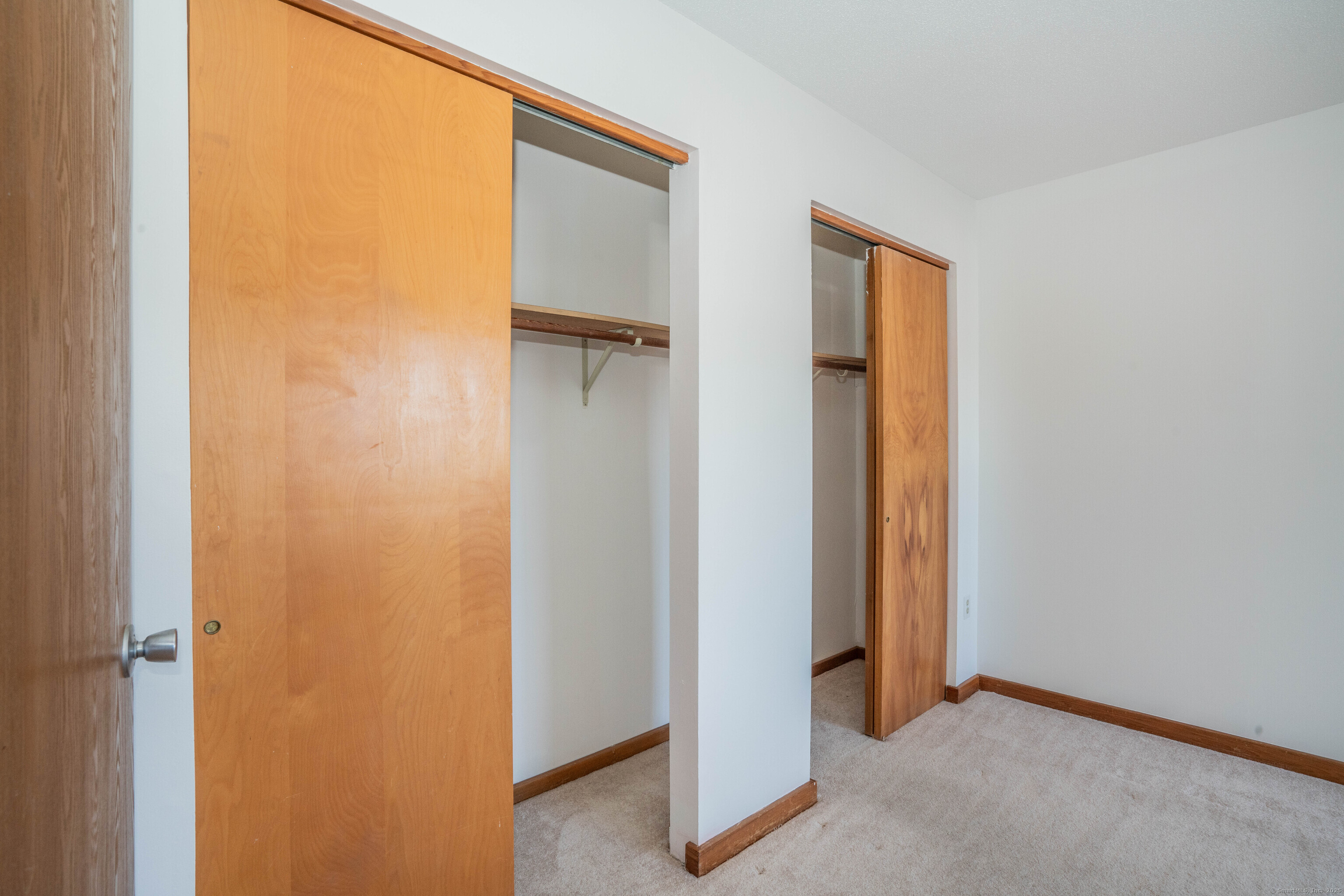 Vernon, Connecticut 06066, United States, 2 Bedrooms Bedrooms, ,2 BathroomsBathrooms,Residential,Pending,80200