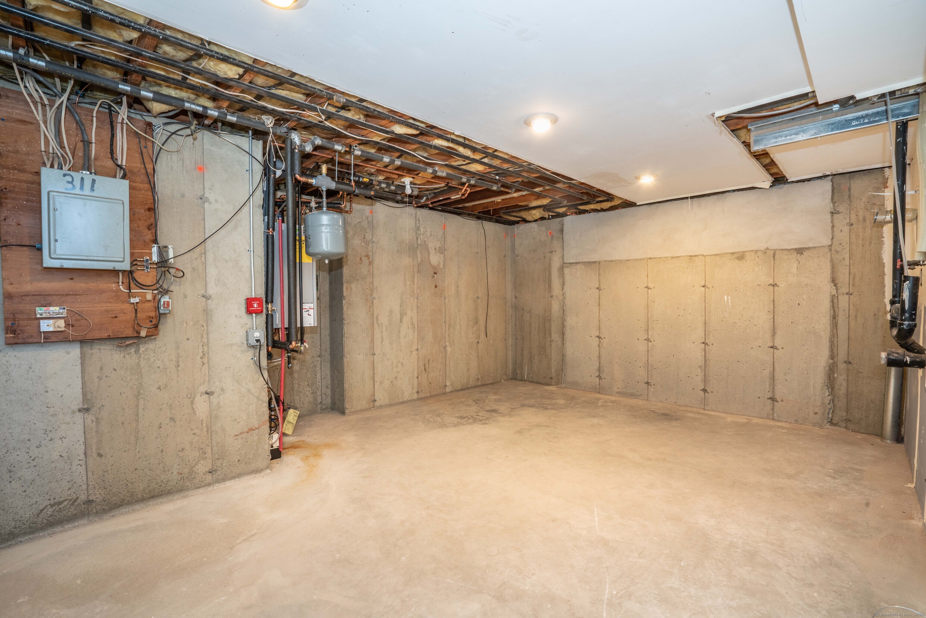 Vernon, Connecticut 06066, United States, 2 Bedrooms Bedrooms, ,2 BathroomsBathrooms,Residential,Pending,80200