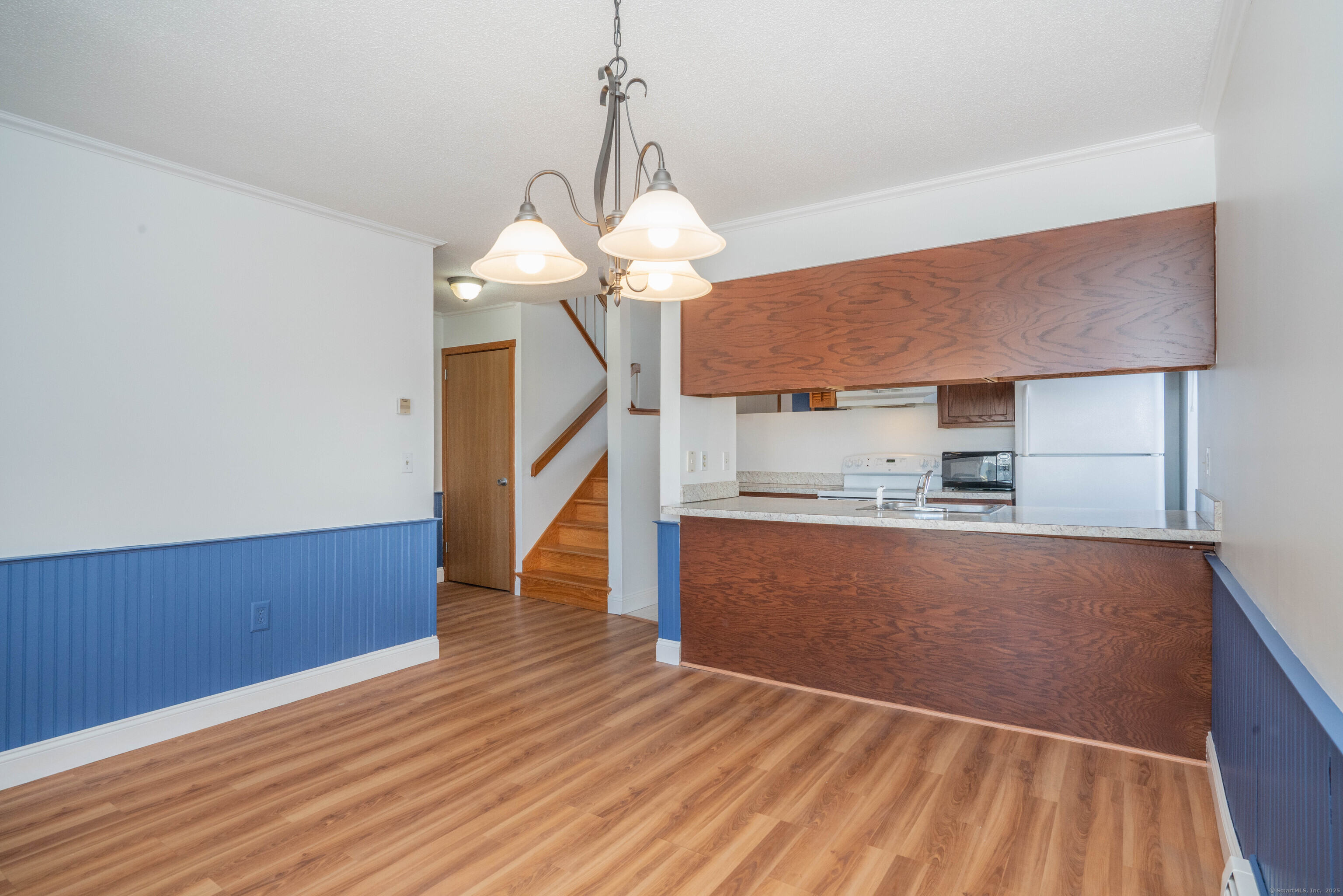 Vernon, Connecticut 06066, United States, 2 Bedrooms Bedrooms, ,2 BathroomsBathrooms,Residential,Pending,80200