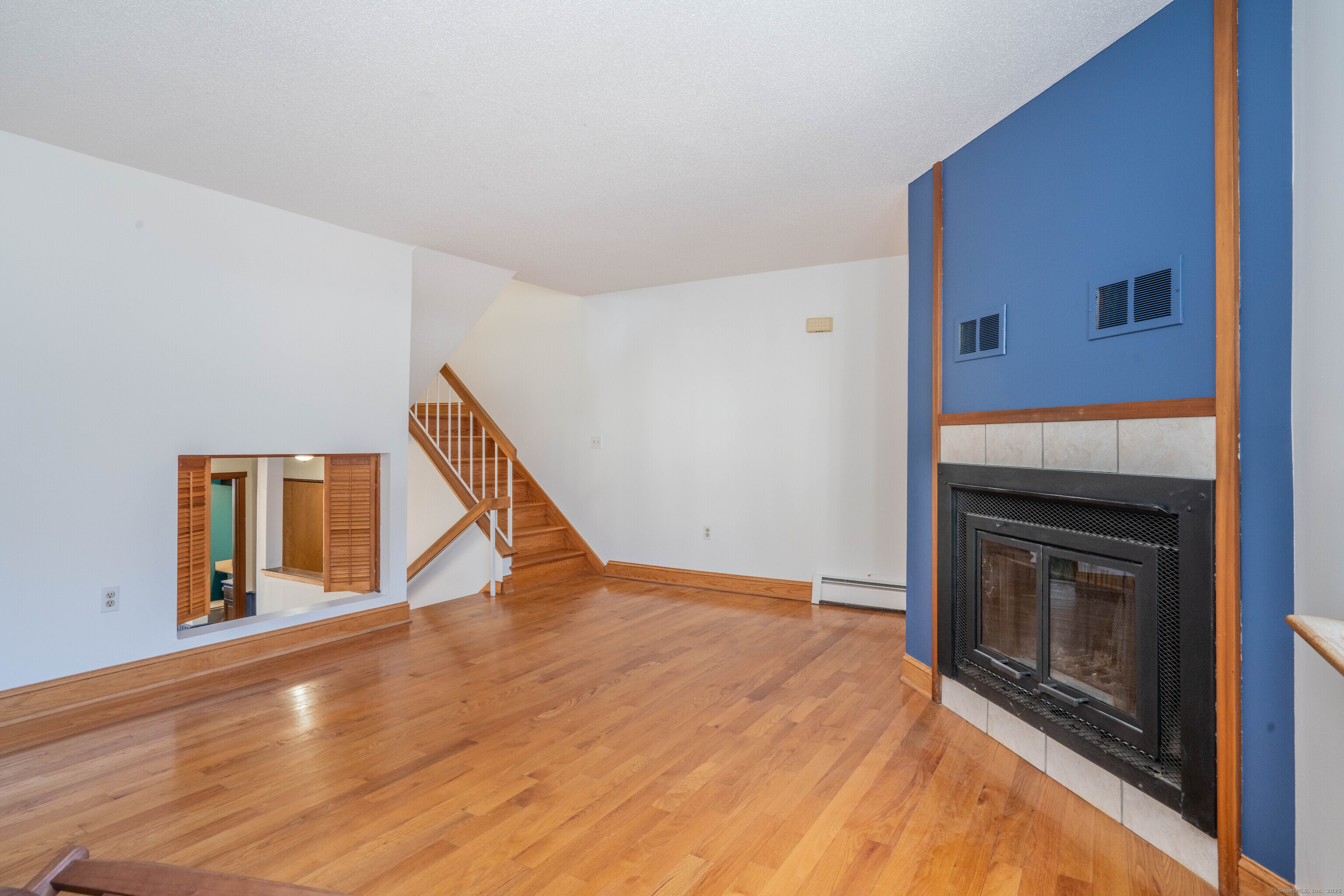 Vernon, Connecticut 06066, United States, 2 Bedrooms Bedrooms, ,2 BathroomsBathrooms,Residential,Pending,80200