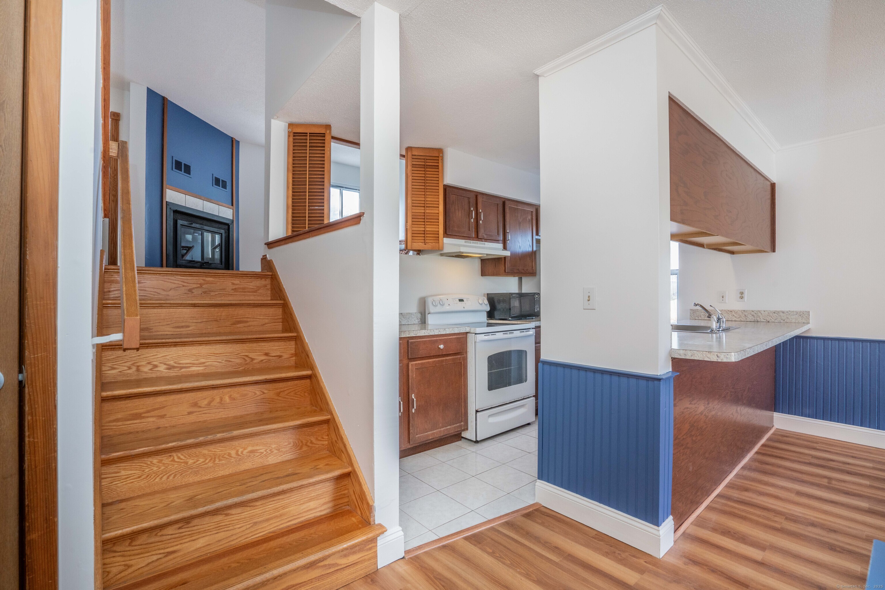 Vernon, Connecticut 06066, United States, 2 Bedrooms Bedrooms, ,2 BathroomsBathrooms,Residential,Pending,80200