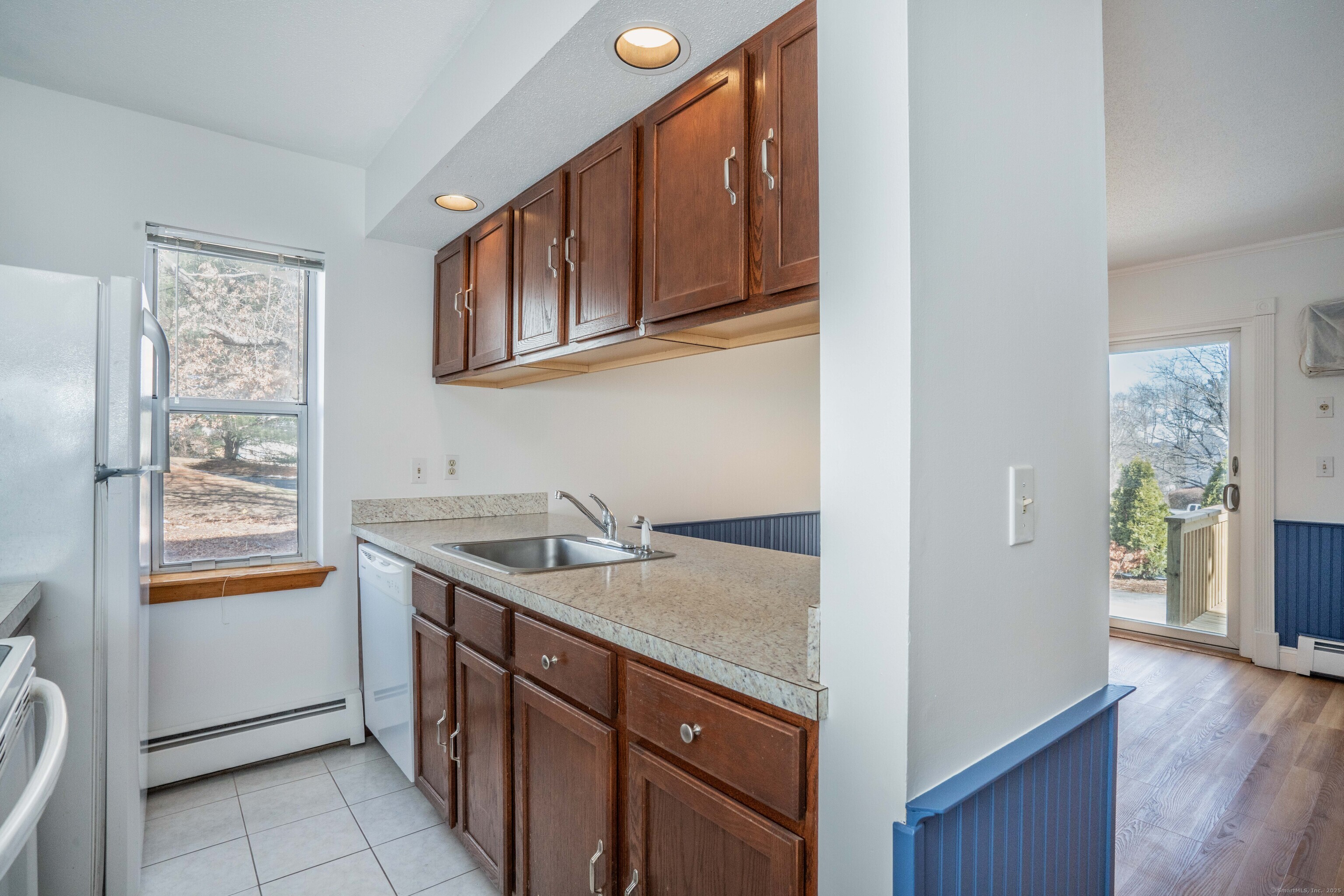 Vernon, Connecticut 06066, United States, 2 Bedrooms Bedrooms, ,2 BathroomsBathrooms,Residential,Pending,80200