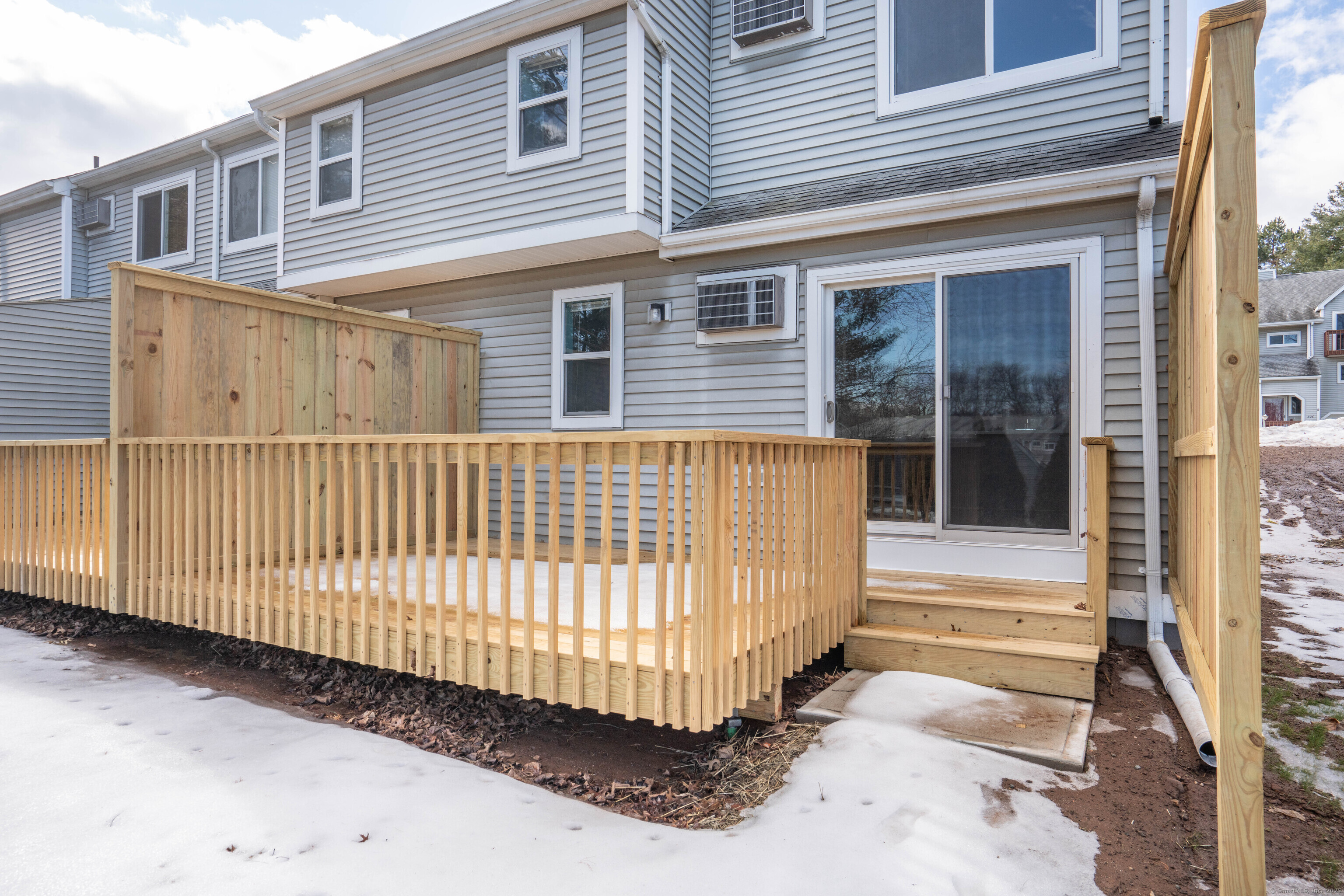 Vernon, Connecticut 06066, United States, 2 Bedrooms Bedrooms, ,2 BathroomsBathrooms,Residential,Pending,80200