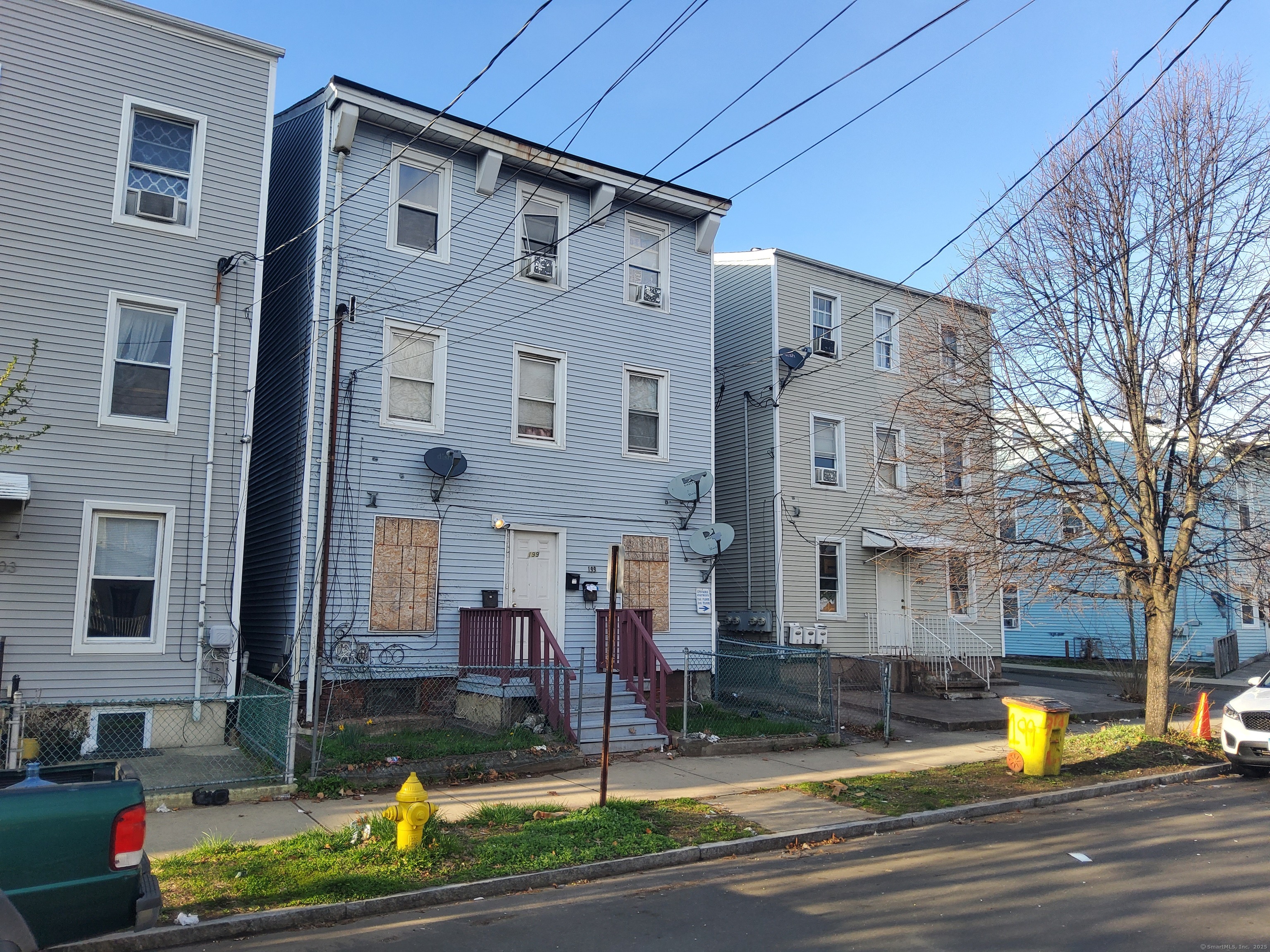 Property for Sale at Saltonstall Avenue, New Haven, Connecticut - Bedrooms: 7 
Bathrooms: 3 
Rooms: 13  - $400,000