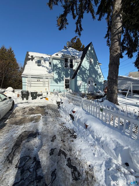 Photo of 377 Jefferson Avenue, New London, CT 06320 (MLS # 24152033)