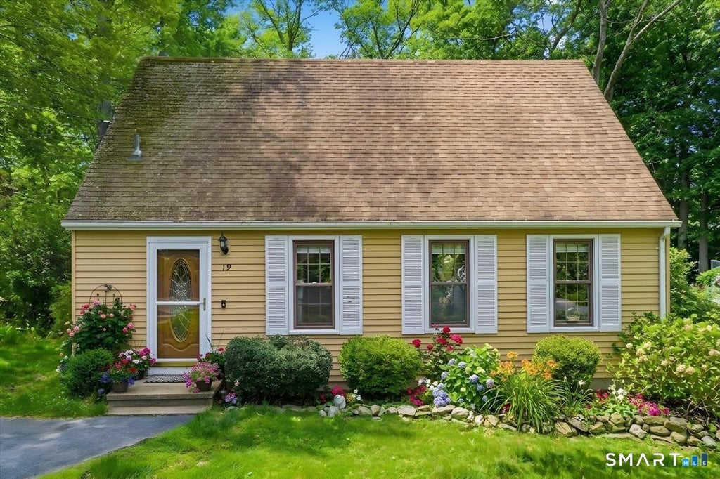 Photo of 19 Maplewood Drive, East Lyme, CT 06333 (MLS # 24174738)