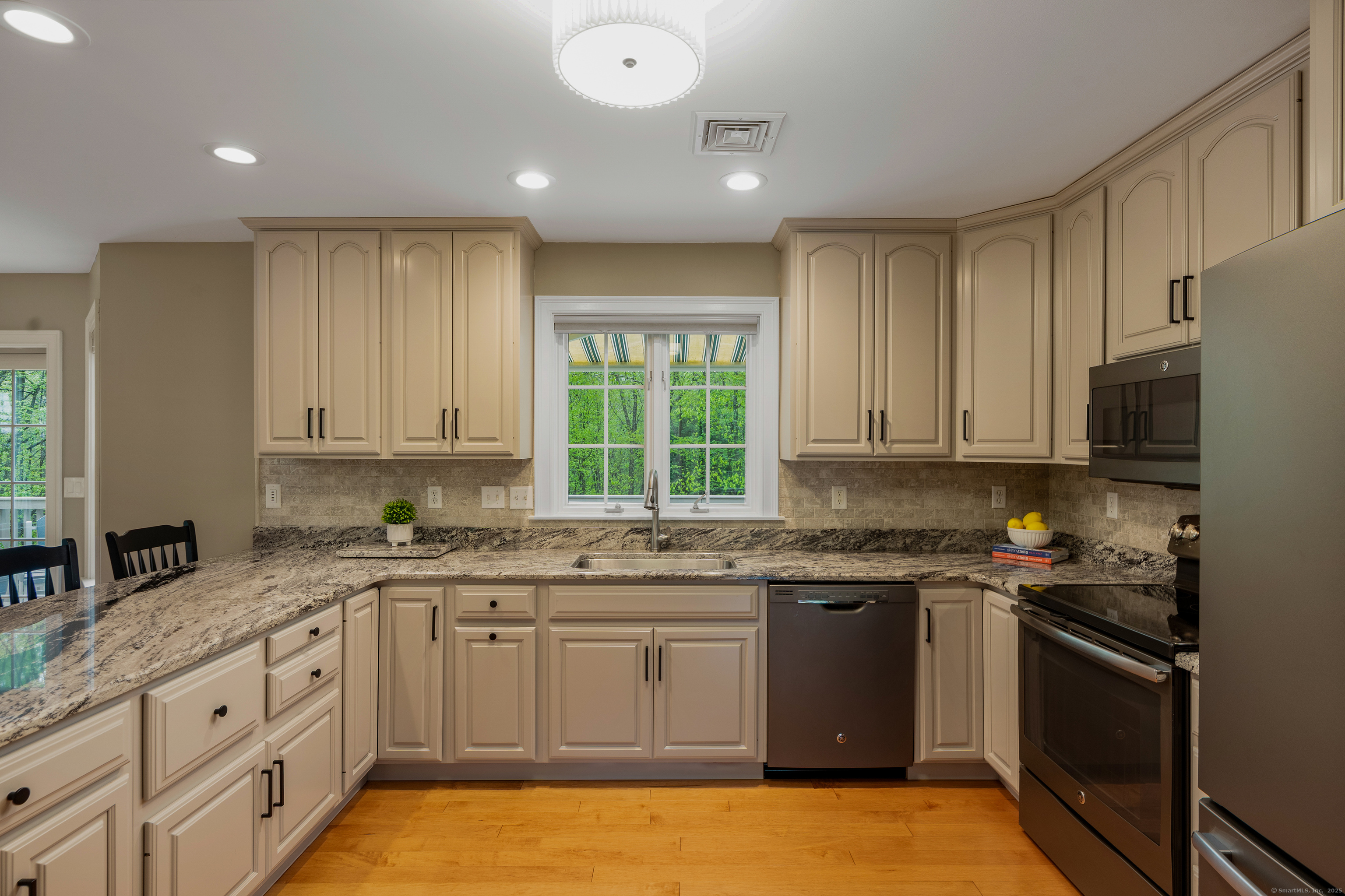 151 Woodhenge Drive, Tolland, Connecticut image 9