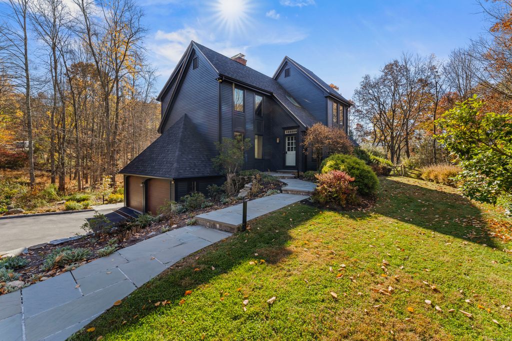 Photo of 31 Poverty Hollow Road, Newtown, CT 06470 (MLS # 24136053)