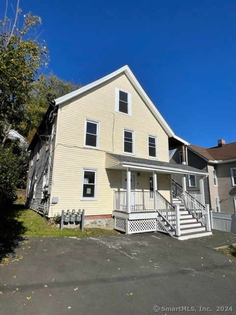 3941 Elm Street, Shelton, Connecticut - 3 Bedrooms  
1 Bathrooms  
5 Rooms - 