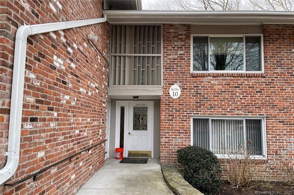 Photo of 87 Southport Woods Drive, Fairfield, CT 06890 (MLS # 24152117)