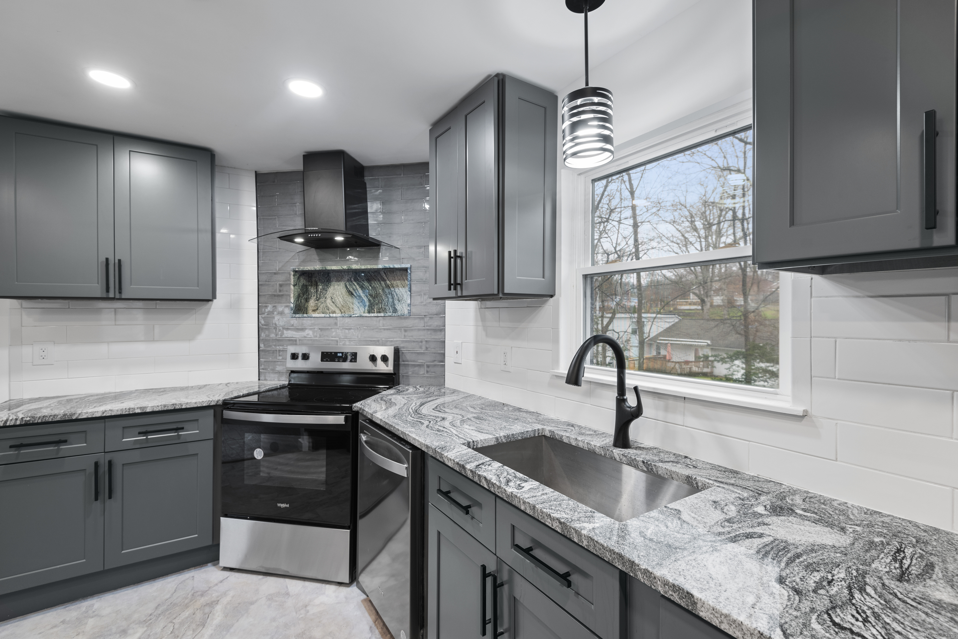 8 Eddy Court, Montville, Connecticut image 6