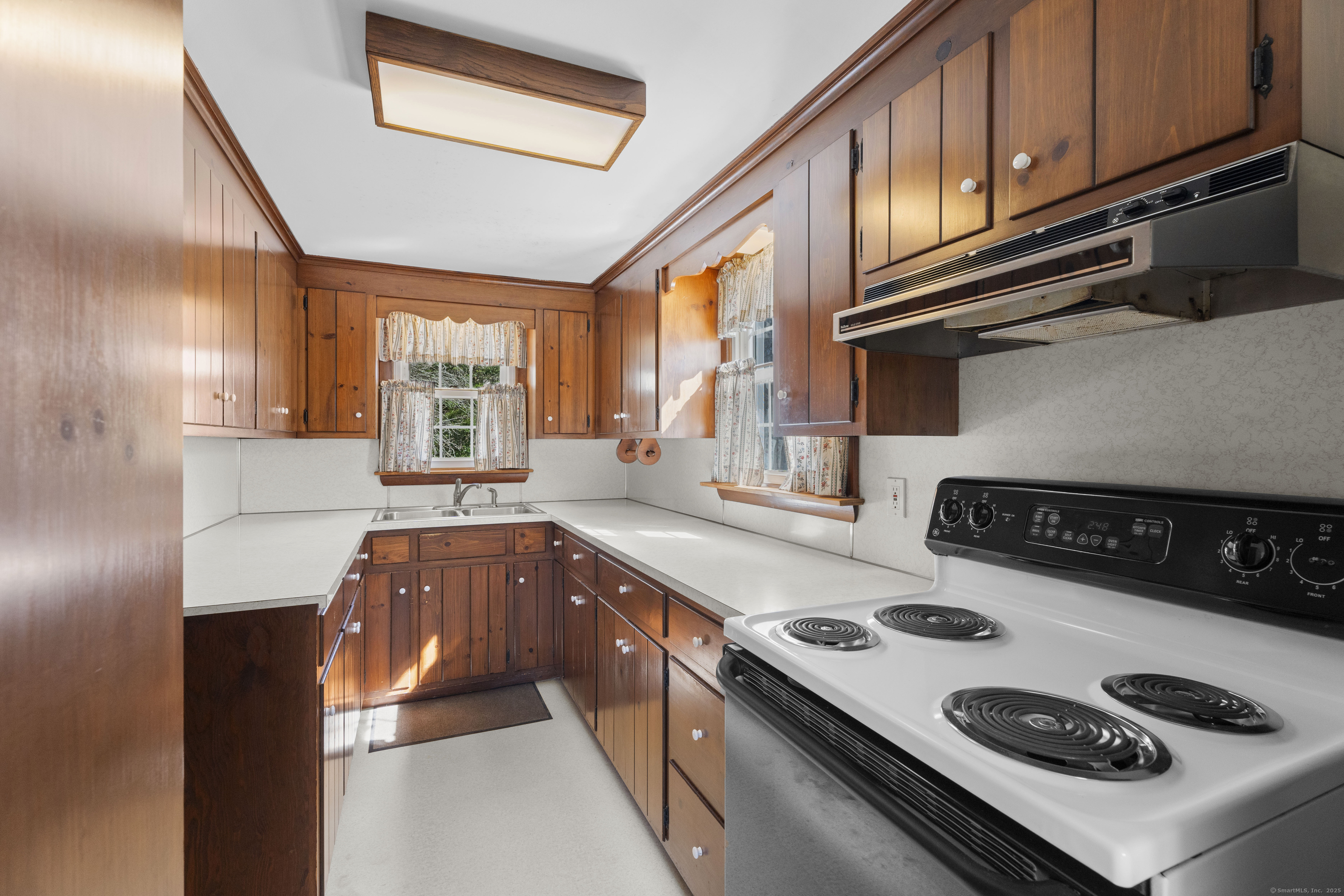 576 Noank Ledyard Road, Groton, Connecticut image 26