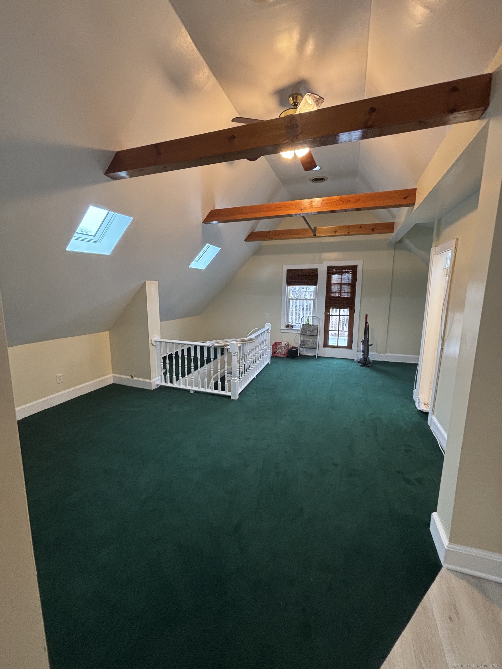 Beechwood Avenue, Bridgeport, Connecticut - 2 Bedrooms  
1 Bathrooms  
4 Rooms - 