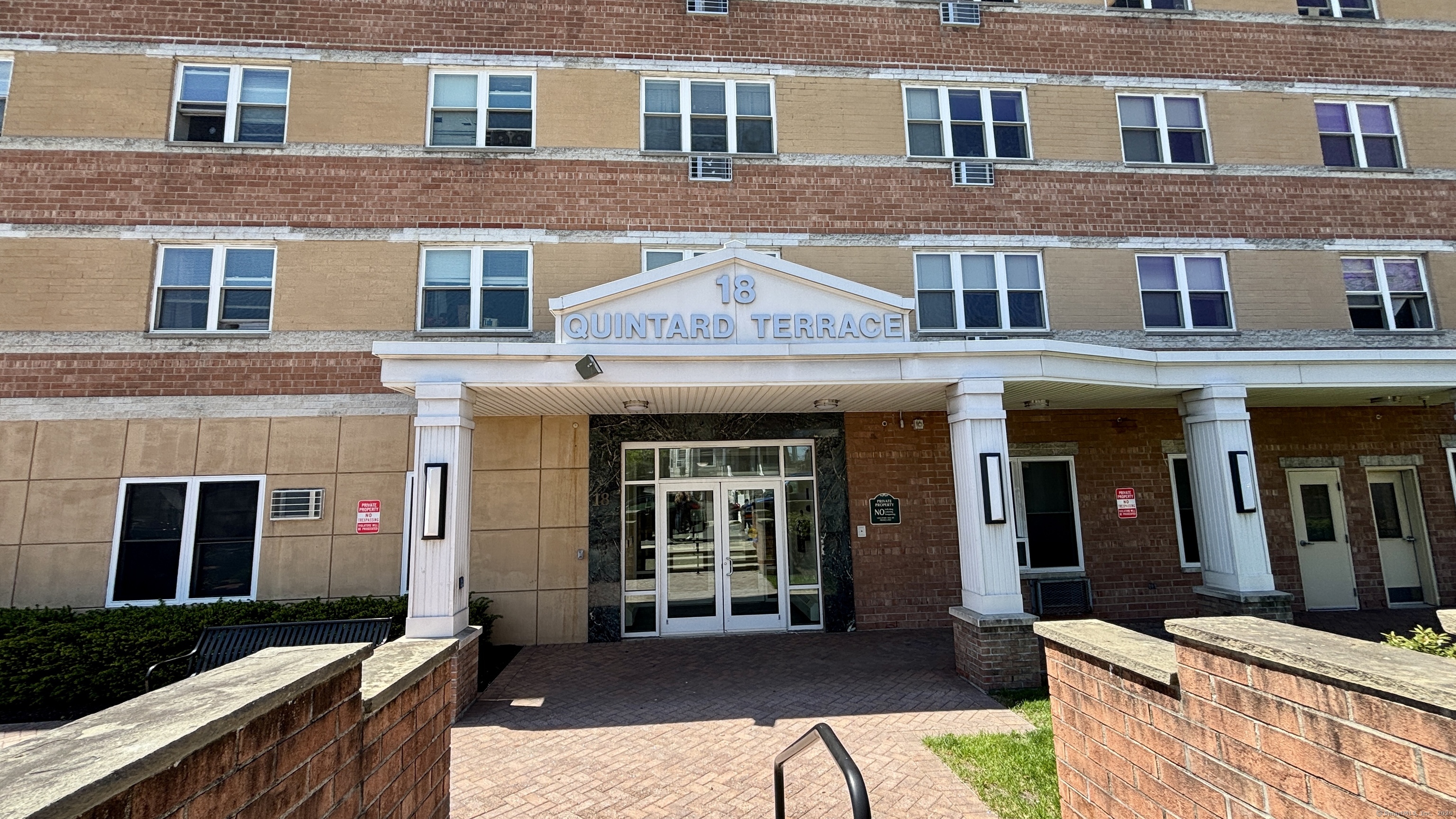 Rental Property at Quintard Terrace 2K, Stamford, Connecticut - Bedrooms: 1 
Bathrooms: 1 
Rooms: 3  - $1,600 MO.