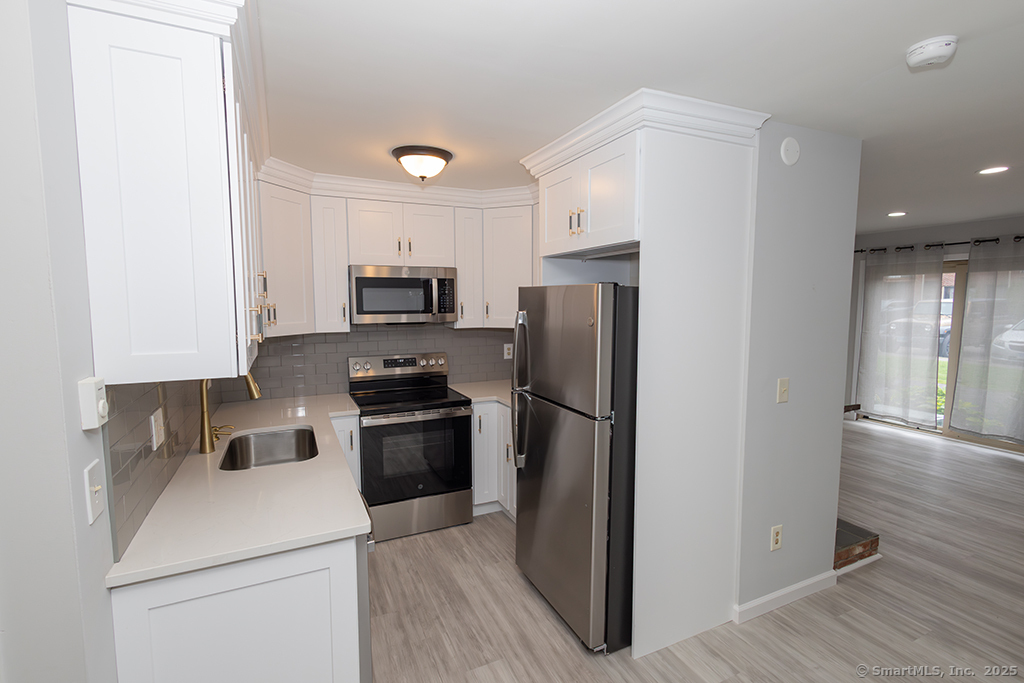 295 Redstone Hill Road #APT 15, Bristol, Connecticut image 14