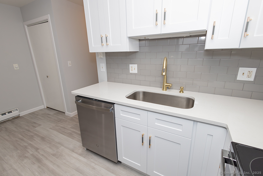 295 Redstone Hill Road #APT 15, Bristol, Connecticut image 17
