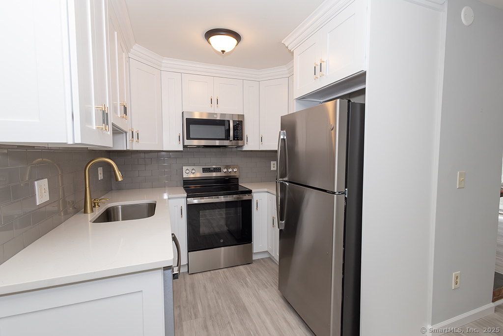 295 Redstone Hill Road #APT 15, Bristol, Connecticut image 18