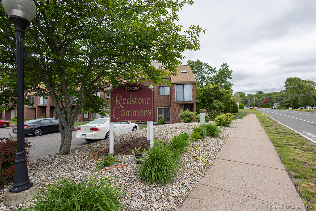 Redstone Hill Road Apt 15, Bristol, Connecticut - 1 Bedrooms  
1 Bathrooms  
3 Rooms - 
