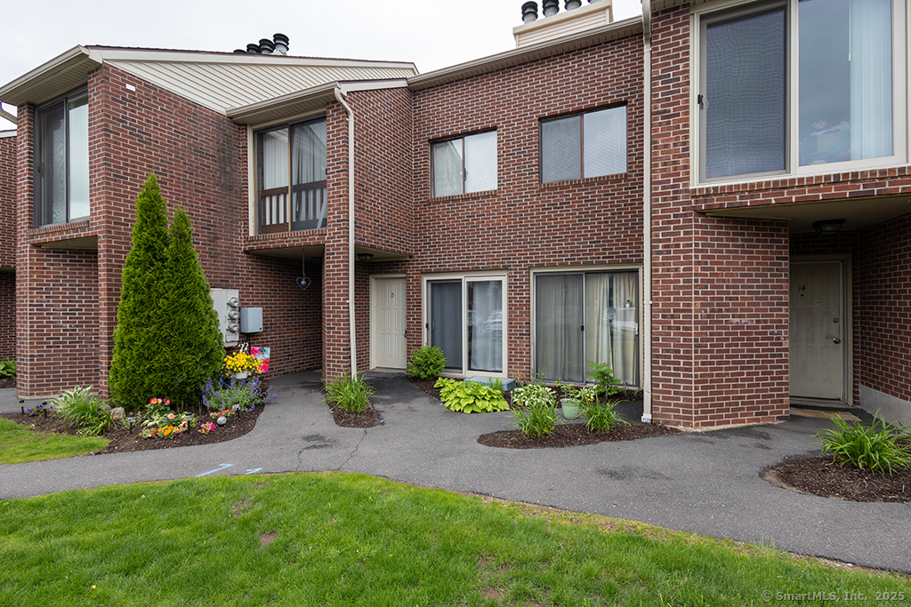295 Redstone Hill Road #APT 15, Bristol, Connecticut image 3