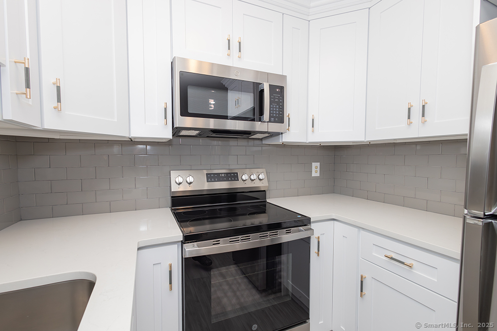 295 Redstone Hill Road #APT 15, Bristol, Connecticut image 16