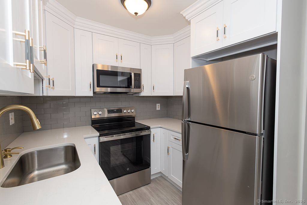 295 Redstone Hill Road #APT 15, Bristol, Connecticut image 15