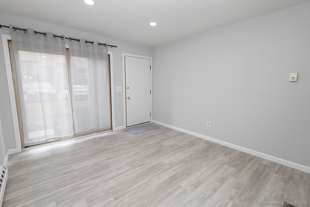 295 Redstone Hill Road #APT 15, Bristol, Connecticut image 6