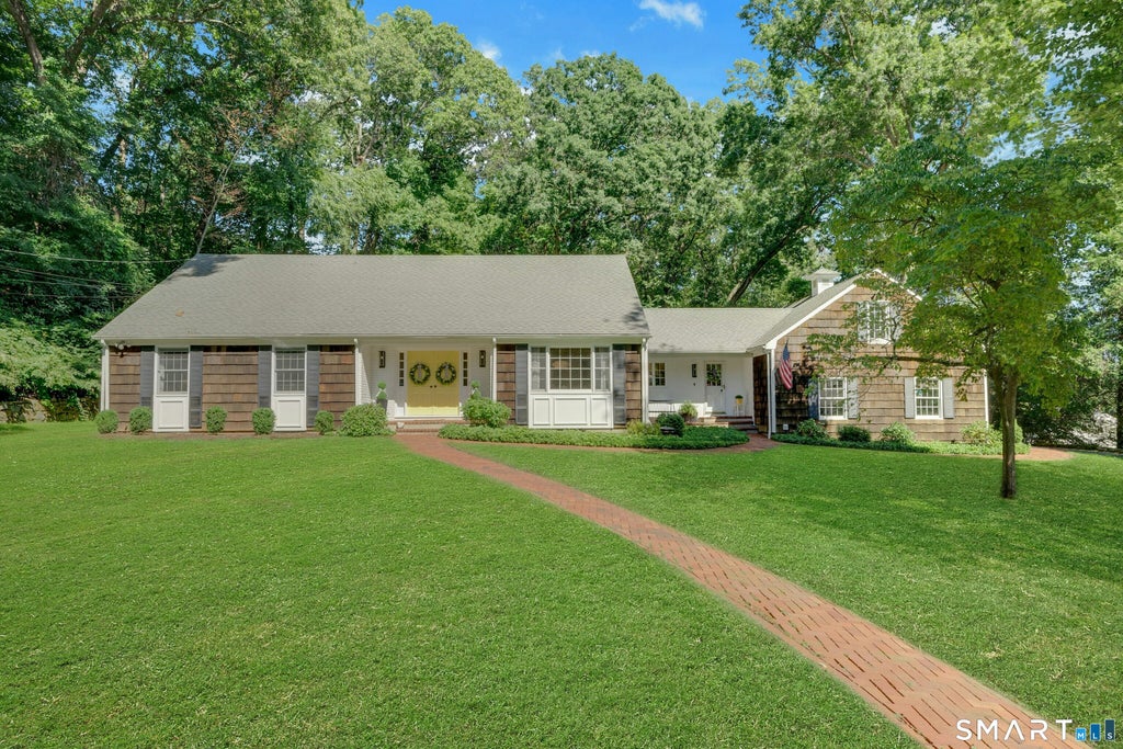 Photo of 6 Stoneleigh Square, Fairfield, CT 06825 (MLS # 24206842)