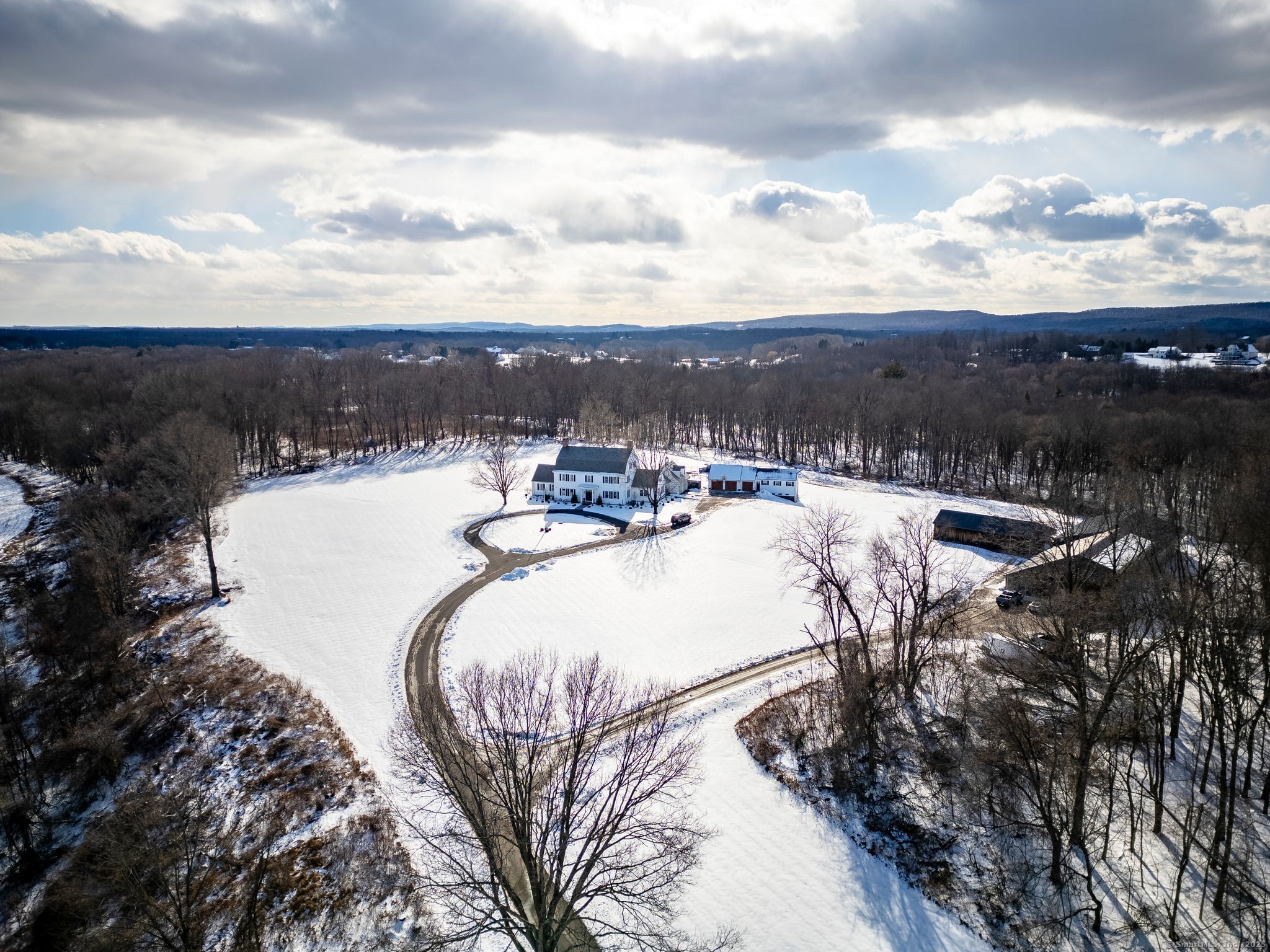 Russell Avenue, Suffield, Connecticut - 7 Bedrooms  
8 Bathrooms  
12 Rooms - 