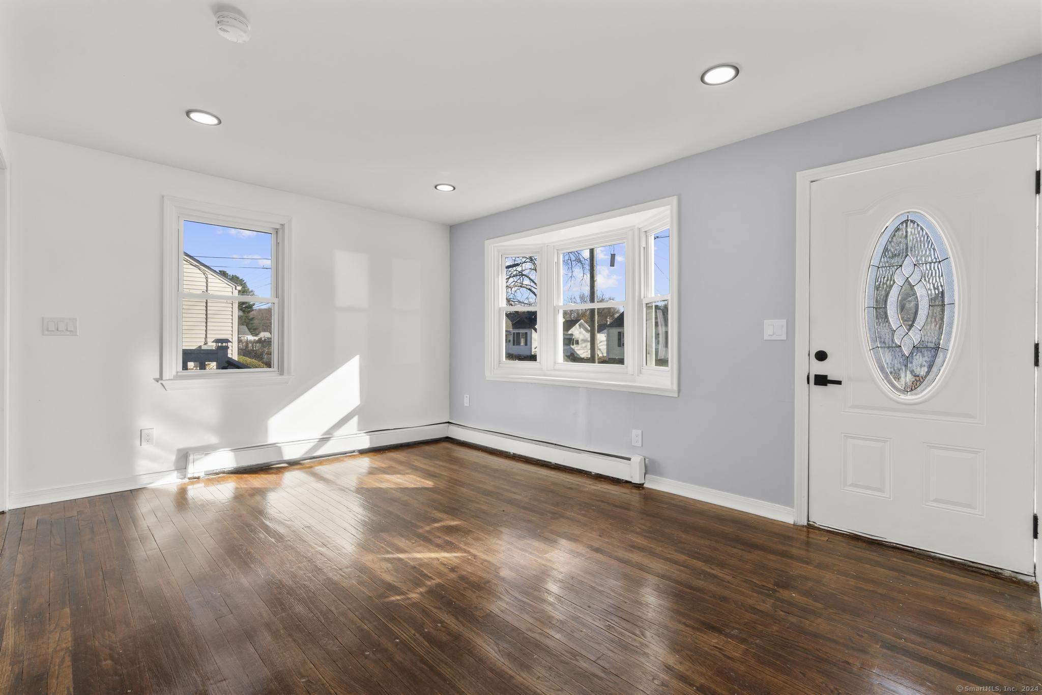 East Hartford, Connecticut 06118, United States, 5 Bedrooms Bedrooms, ,2 BathroomsBathrooms,Residential,Pending,29591