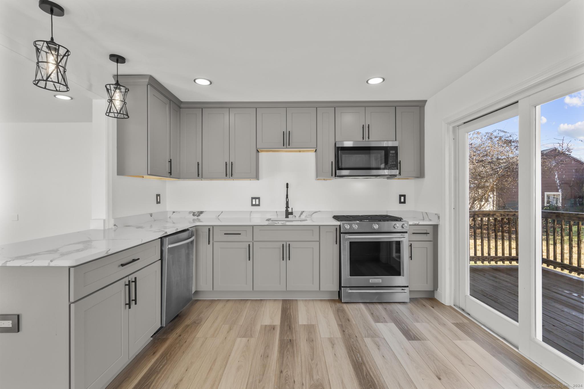 East Hartford, Connecticut 06118, United States, 5 Bedrooms Bedrooms, ,2 BathroomsBathrooms,Residential,Pending,29591