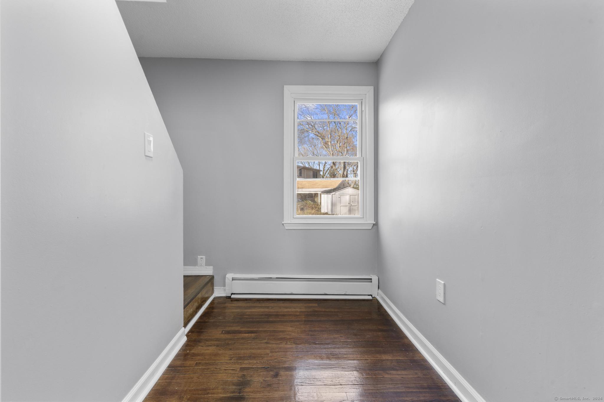 East Hartford, Connecticut 06118, United States, 5 Bedrooms Bedrooms, ,2 BathroomsBathrooms,Residential,Pending,29591