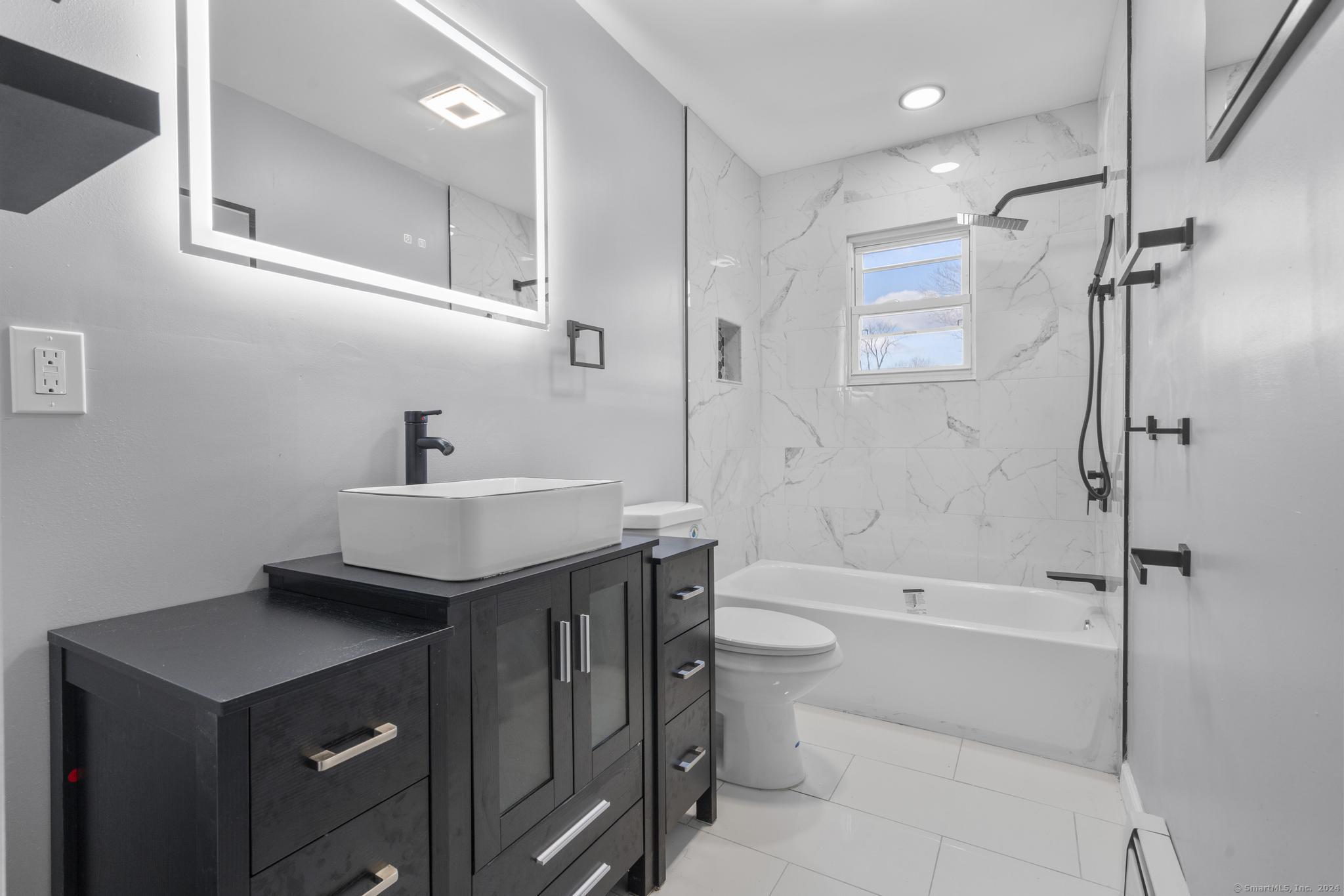 East Hartford, Connecticut 06118, United States, 5 Bedrooms Bedrooms, ,2 BathroomsBathrooms,Residential,Pending,29591