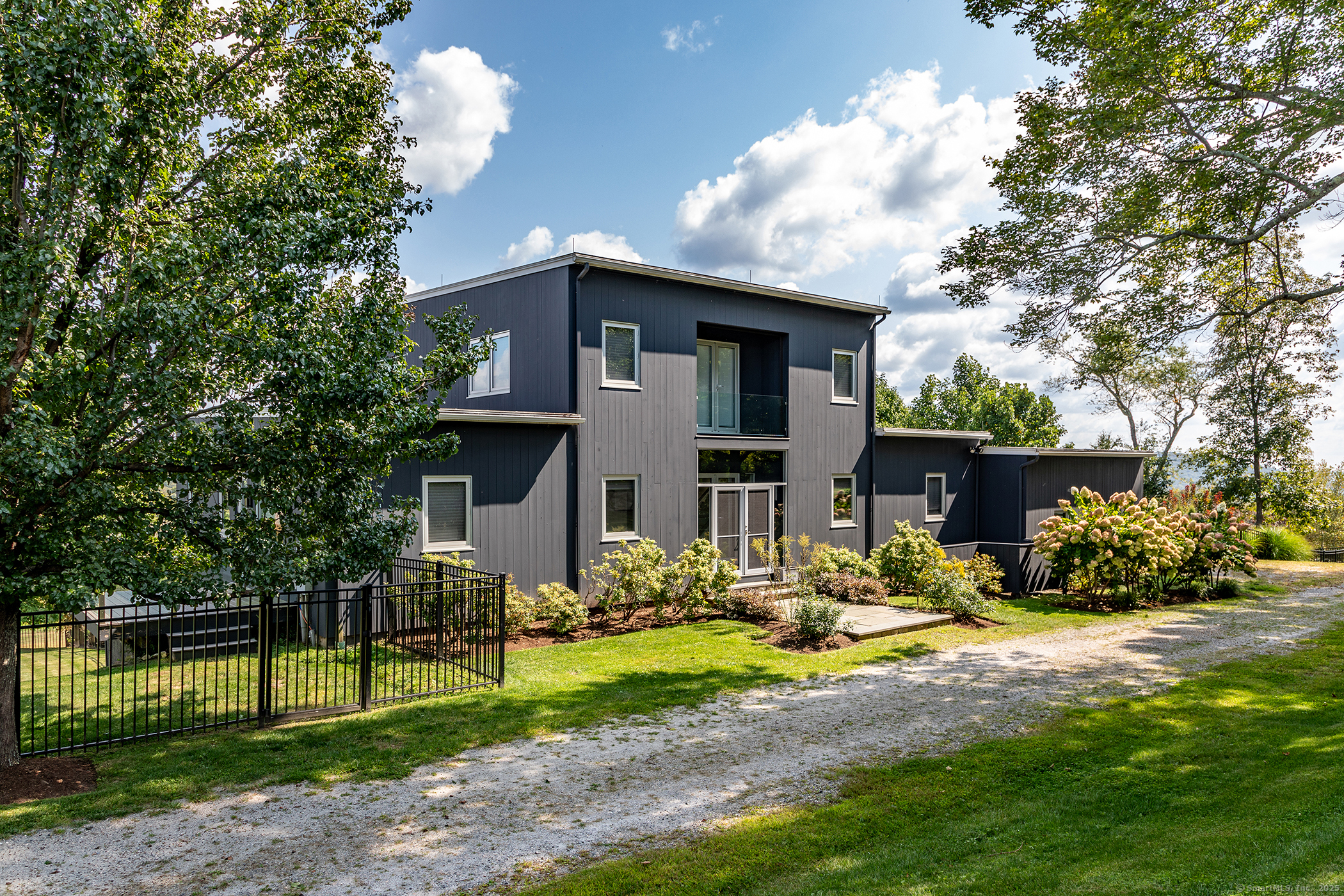 11 Longview Road