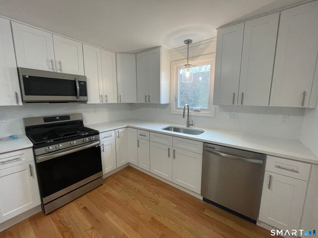 Photo of 471 Marlborough Terrace #1, Fairfield, CT 06825 (MLS # 24158338)