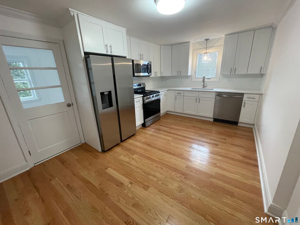 Photo of 471 Marlborough Terrace #1, Fairfield, CT 06825 (MLS # 24158338)