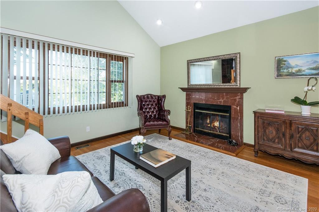 Photo 1 of 812 Ridgeview Avenue, Darien, Connecticut, $575,000, Web #: 170134035