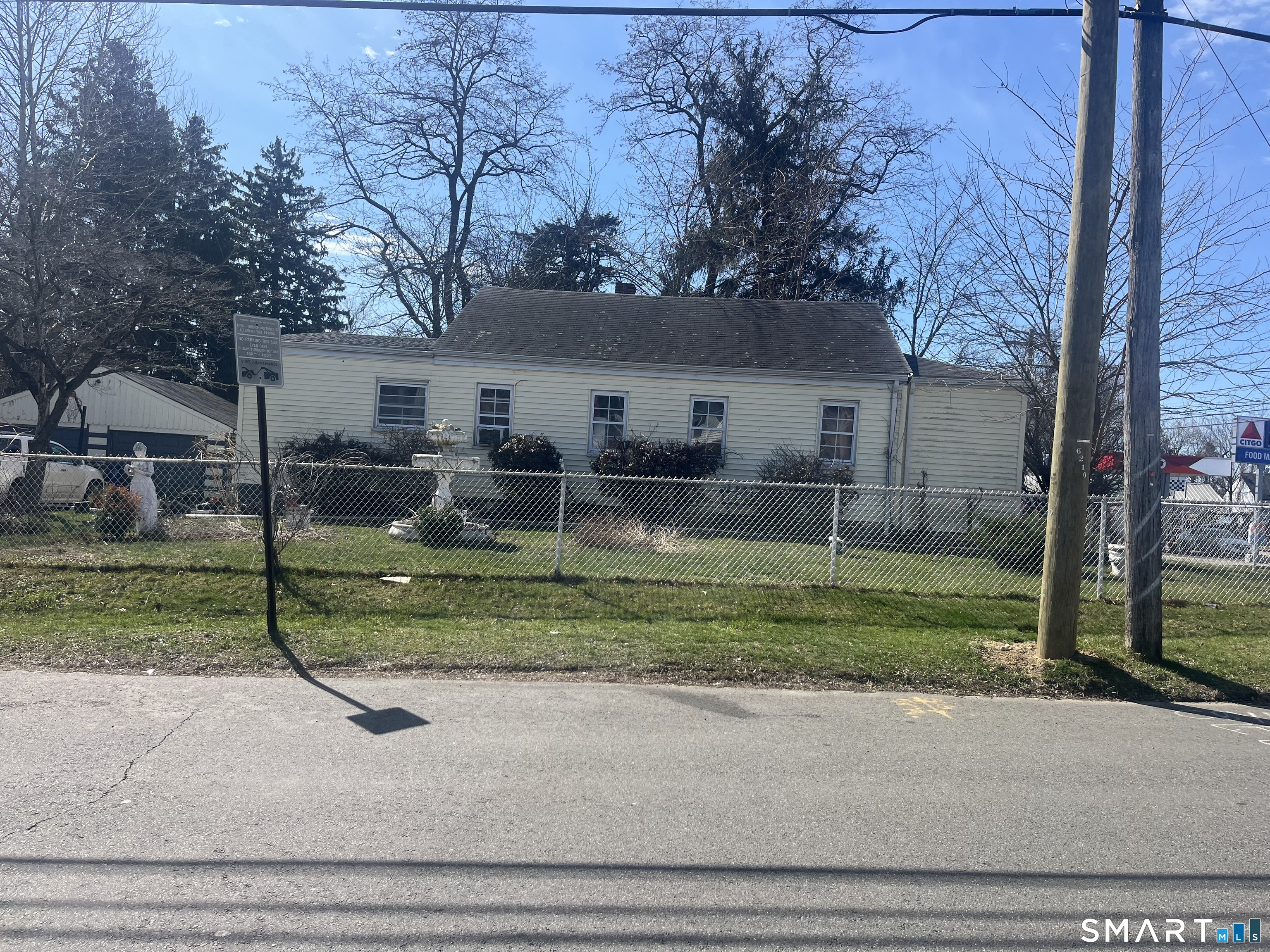 940 Reservoir Avenue