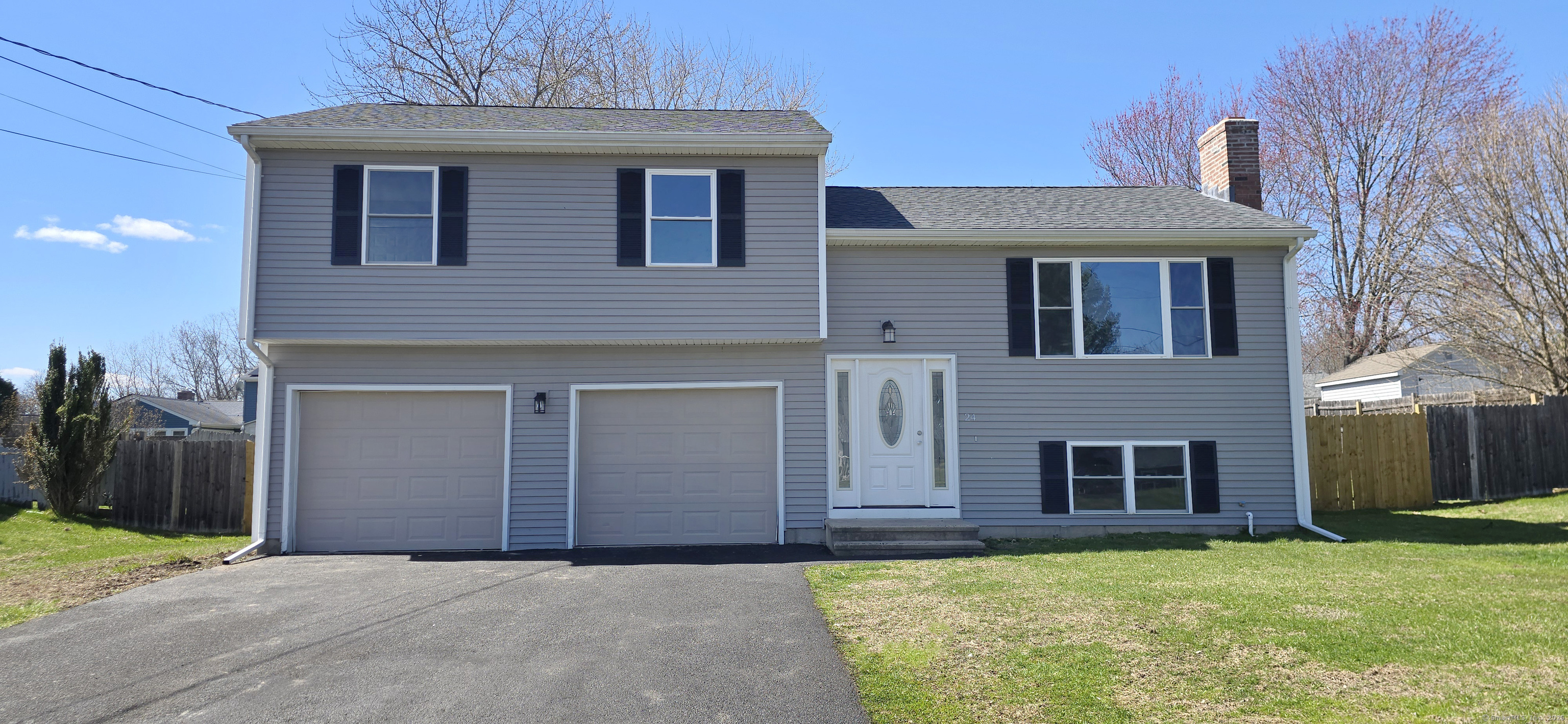 Sam Street, Enfield, Connecticut - 3 Bedrooms  
2 Bathrooms  
5 Rooms - 