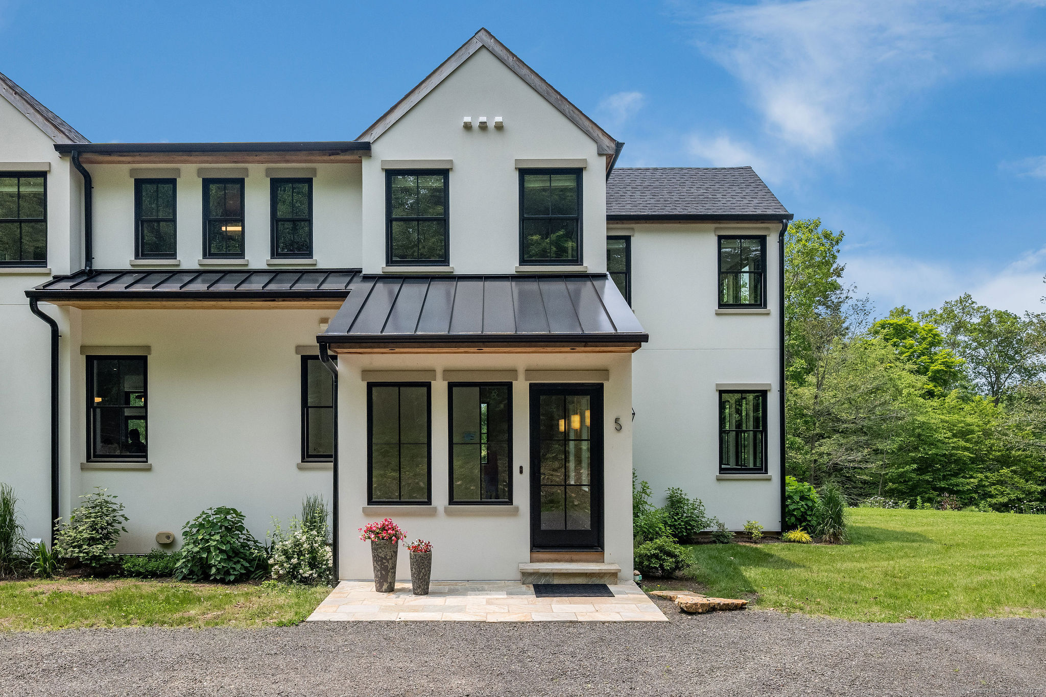 5 Rockland Road
