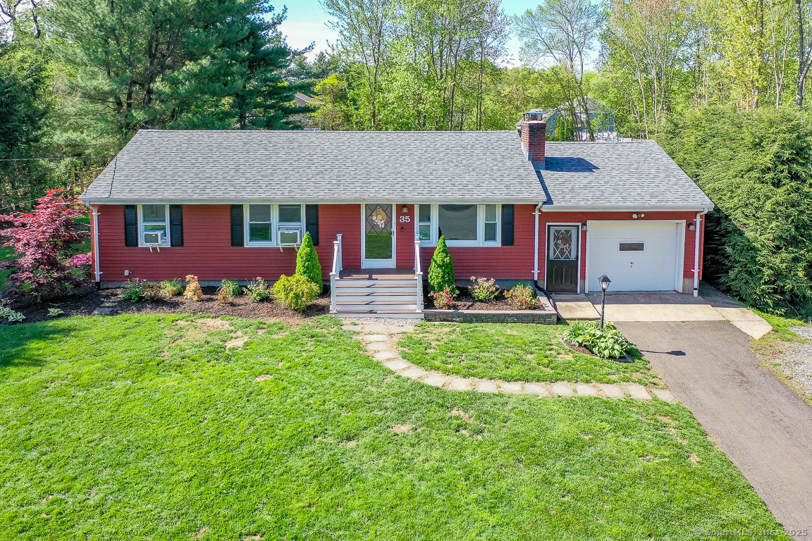 Mcmurray Drive, Berlin, Connecticut - 3 Bedrooms  
1 Bathrooms  
5 Rooms - 